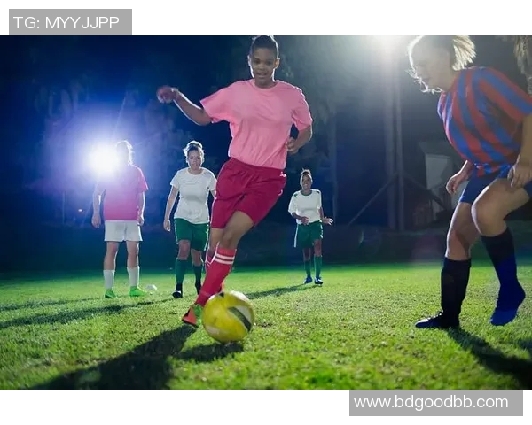 女生踢足球的魅力与挑战探索女性在足球场上的成长与自信之路